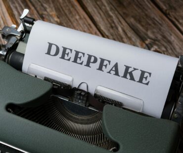 Free A typewriter with the word deepfake on it Stock Photo